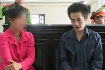 Xét xử bố, ông nội hiếp dâm con gái, cháu ruột 11 tuổi