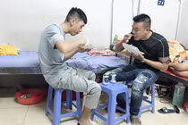 Dân mạng cười ngất ký sự chăm vợ đẻ của chồng trẻ