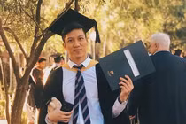 Chị em xôn xao vì "thầy giáo hot boy" tiết lộ chưa có bạn gái