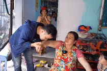 Kỳ lạ: Người phụ nữ tỏa ra hương thơm như nước hoa