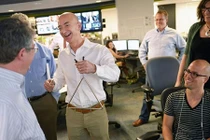 6 lý do khiến Jeff Bezos là tỷ phú giàu nhất lịch sử thế giới