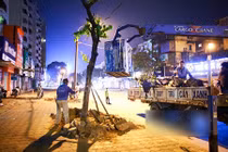 Video: Di dời hàng loạt cây xanh để mở rộng đường Phạm Ngọc Thạch