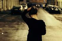 Khổ sở vì có bố chồng quá tháo vát