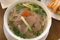 Bị người yêu chia tay vì "em ăn bát phở mà húp như phàm phu tục tử thế"