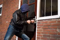 Video: Làm sao để biết kẻ trộm có đang lén lút theo dõi hay không?