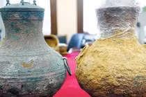 Tìm được bình cổ TQ có thể chứa rượu quý tộc 2.000 năm tuổi