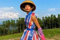 Chàng trai nông dân trở thành hiện tượng mạng với thời trang tự chế