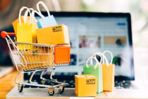 Người phụ nữ nghiện mua sắm tới mức liền tay mua luôn... một tấn gạo