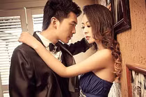 Về nhà giữa đêm, chồng chết lặng khi thấy vợ trẻ thế này