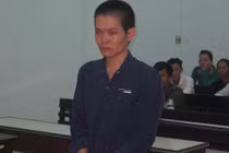 Vợ tử vong vì cú phóng dao oan nghiệt của chồng