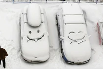 Video "sóng thần" tuyết khổng lồ nuốt chửng thành phố Nga