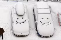 Video "sóng thần" tuyết khổng lồ nuốt chửng thành phố Nga