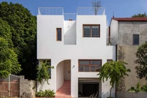 Biệt thự trắng muốt của nữ thiết kế thời trang với kiến trúc tương phản