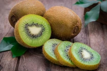 Kiwi xanh cuối mùa tràn ngập trên các group mạng xã hội, giá giảm đáng kể