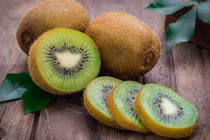 Kiwi xanh cuối mùa tràn ngập trên các group mạng xã hội, giá giảm đáng kể