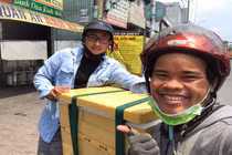 Diễn viên Lê Khâm: 'Tôi bán sữa chua, nhiều lần khóc khi bị bom hàng'