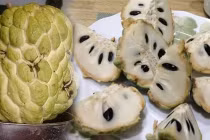 Một bộ phận cực độc của quả na nhất định phải lược bỏ khi ăn