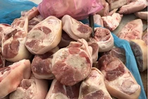 Rã thịt đông nhập để bán như thịt tươi