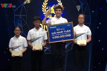 Nữ thí sinh Đường lên đỉnh Olympia 'múa quạt' giống Khá Bảnh