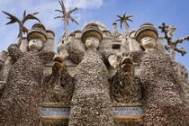 Công trình huyền thoại của người đàn ông 33 năm nhặt sỏi đá xây lâu đài