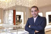 Tỷ phú kim cương sở hữu hàng tỷ đô vẫn đi lừa đảo khắp Ấn Độ