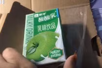 Chi 39 triệu mua iPhone, sốc khi nhận được hộp sữa chua