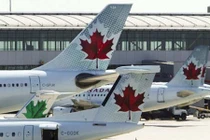 Máy bay Canada suýt hạ cánh đè lên 4 máy bay khác