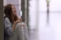 Bị dọa tung ảnh nóng nếu không tiếp tục "bán thân" cho thiếu gia