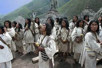 Bộ tộc quanh năm ẩn mình trong rừng và tiên đoán diễn biến thế giới