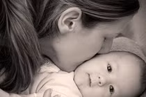 Mẹ trẻ có thai với người yêu cũ ấm ức tố chồng nhu nhược