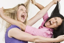 Đau đầu vì vợ và người cũ xỉa xói nhau trên Facebook