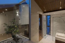 Cải tạo đẹp xuất sắc, căn nhà Hà Nội nổi bần bật trên báo Tây