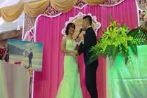 Video: Chú rể hát trong đám cưới khiến dân mạng sốt rần rần