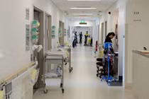 Dư luận bức xúc án phạt dành cho bác sĩ Mỹ sàm sỡ bệnh nhân