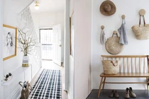 10 ý tưởng trang trí hành lang giúp nhà xinh thêm "chất"