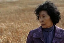 Những hành động quái lạ của mẹ chồng khiến con dâu bất lực