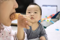 Nghĩ thương đàn bà phải... ăn nhiều