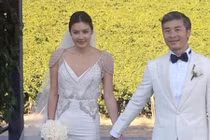 Siêu mẫu gốc Việt cưới đại gia sau khi bỏ Thiên vương Lê Minh