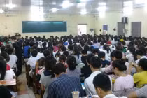 Nhìn lứa 2K đi thi, 8X và 9X bồi hồi nhớ một thời 'dùi mài kinh sử'