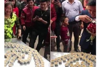 Video: Thách nhà trai uống hết 100 chén rượu mới cho rước dâu ở Lạng Sơn