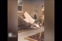 Video: Không nhịn nổi cười với những trò đùa "ác ôn" nhất quả đất