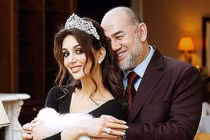 Ly hôn cựu vương Malaysia, Hoa hậu Moscow chật vật chăm con