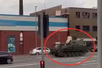 Video: Chú rể mang xe tăng đi đón dâu