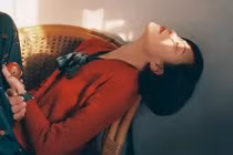 5 thứ khiến phụ nữ ngoài 30 tuổi vừa tụt dốc nhan sắc vừa nghèo