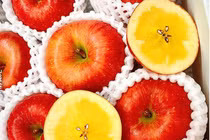 Táo Nhật giá 1,5 triệu/kg, bưởi Việt Nam giá 9.000 đồng/quả