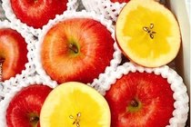 Táo Nhật giá 1,5 triệu/kg, bưởi Việt Nam giá 9.000 đồng/quả