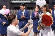 Lâm Chấn Khang "chơi lớn" dùng nhẫn kim cương cầu hôn bạn gái