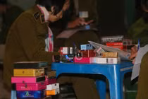 Kho hàng kích dục khổng lồ giữa Hà Nội