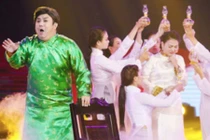 Bệnh “cầm nhầm”, “chôm chỉa” lây lan từ âm nhạc sang sân khấu