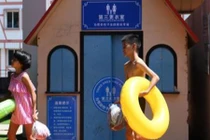 Video: Phòng thay đồ dành cho trẻ thuộc giới tính thứ ba ở Trung Quốc